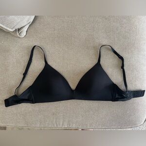 Skims wireless form tshirt bra in black 32C